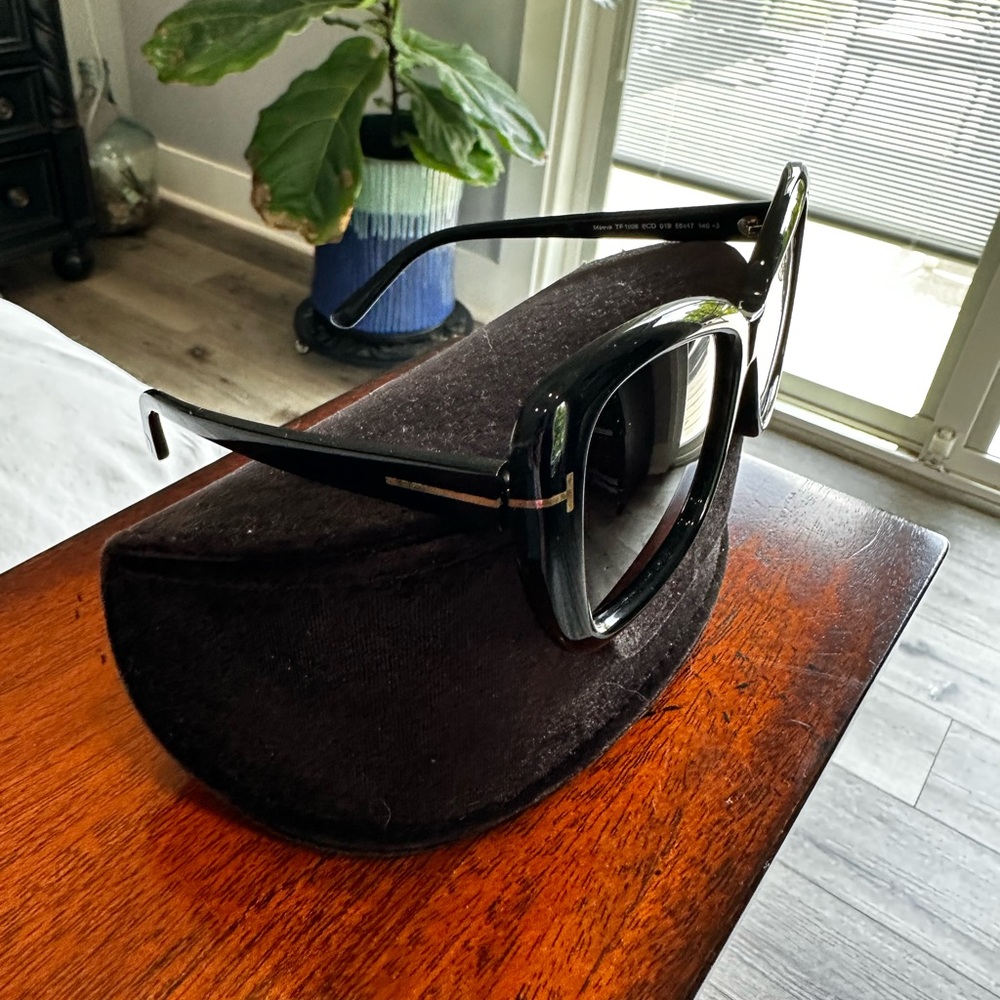 Tom Ford Glossy Black Women's Sunglasses - Picture 2 of 6